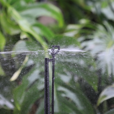 150-300KPA Druk G-type driehoekige landbouw roterende micro-jet sprinkler en Easy