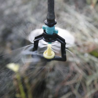 Duurzame roterende sprinkler met refractieve atomisering voor tuin 360 boerderij irrigatie