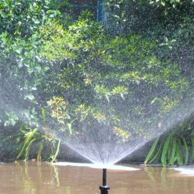 Water uw tuin efficiënt met onze ingenieursplastic sprinkler