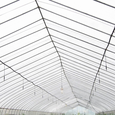 Draaiend spuitstuk hangend sproeiersysteem voor landbouwbewatering in de tuin