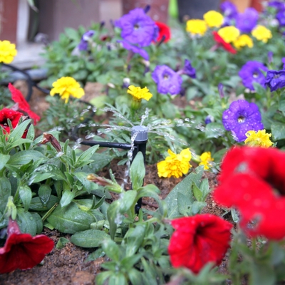 Verstelbare afstandsprinkler micro-druppel irrigatiesysteem voor potplanttransplantatie