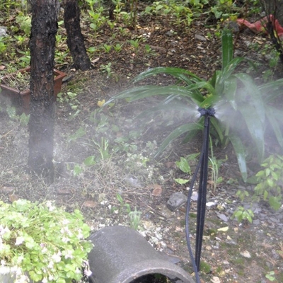 Micro-MIST-sprinkler met vier uitgangen voor irrigatieapparatuur voor de landbouw en bosbouw